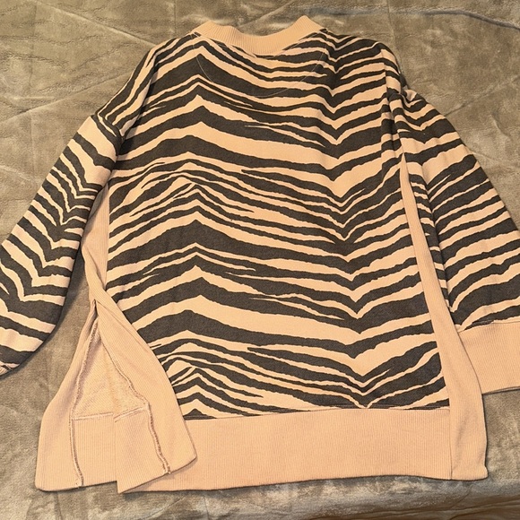 AERIE SWEATER BRAND NEW!! - Picture 3 of 3